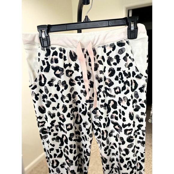 Jenni Animal Print 2 piece pajama set - Size M (EUC) - Picture 5 of 9